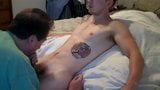 Татуированного мужика слили сливками snapshot 4