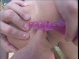 Achter de schermen: meisjes masturberen met enorme dildo's snapshot 9