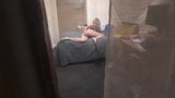 Chica caliente atrapada masturbándose por la ventana en Edimburgo snapshot 3