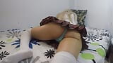 Interrumpi  a la sexy colegiala y se desnudo caliente snapshot 2