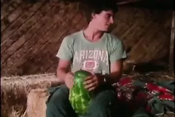 复古男人操西瓜和他们自己| xHamster