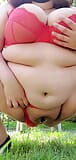 wanita gemuk kencing di luar di lingerie snapshot 1