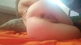 Brincando com enorme brinquedo anal snapshot 2