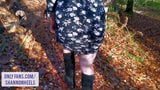 Expunere și pișare în pădure - Shannon Heels snapshot 4