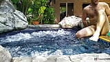 Sexy milf follada en jacuzzi al aire libre - pareja rusa amateur snapshot 19