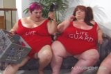 Ragazze grasse lesbiche scopano con enormi dildo snapshot 3