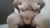 Une tatie BBW se tape un son clair de grosse bite noire snapshot 10