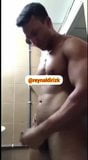 Schwuler Sex: Indonesischer Bodybuilder wichst. snapshot 5