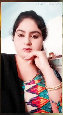 Hot bhabi with big boobs