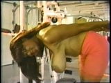 Toi Clayton - Fitnessstudio-Training snapshot 12