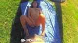 Povd - natasha white folla al aire libre en primer plano snapshot 6