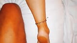 Selena'nın çıplak pozu, ayakları ve vücuduna tapma snapshot 13