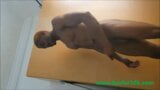 Sexy sesión en solitario de sexy actor porno masturbándose en lagos snapshot 9