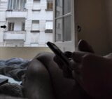 Sąsiadka udająca, że myje okno, by oglądać mnie nago masturbującą się snapshot 2