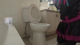 Servitoare efeminat curățând toaleta în robie snapshot 16