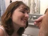 Amateur facial en cuarto de baño snapshot 7