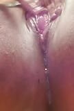 Nena con coño mojado tiene orgasmo snapshot 4