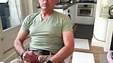 Masturbándose junto a la cocina. Orgasmo intenso snapshot 2