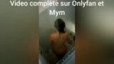 Fille sexy prends une douche au camping snapshot 2