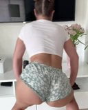 Instagram moder twerking snapshot 5