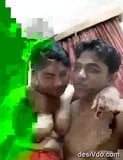 Une villageoise bangladaise se fait sucer les seins, conversation en bengali snapshot 2