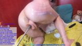 Camgirl is erg geil, ze speelt graag met een neukmachine tot ze klaarkomt! snapshot 14