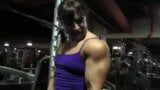 Muscle FBB тренировка в спортзале, сгибание мускулистой женщины snapshot 20