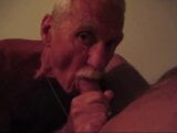 Abuelo chupando una polla enorme snapshot 6