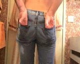 Reibe seinen Schwanz und nasse seine Jeans snapshot 8