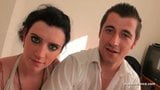 Анальный секс и двойное проникновение для молодой французской пары snapshot 2