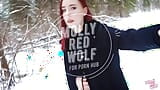 Γάμησε μια γυμνή σκύλα στο χειμερινό δάσος και χύθηκε στο στόμα της - mollyredwolf snapshot 1