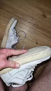 Nike Air Force One - stinkende und abgenutzte Turnschuhe meiner ...