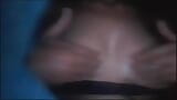 Krásná sexy náctiletá indická 18letá sexy holka ukazuje její velká prsa a prsa vazelíny snapshot 6