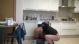 Esposa egípcia fodida por encanador em apartamento de Londres snapshot 10