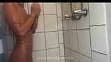 Ragazza gotica maliziosa che gioca con il suo dildo nel bagno con doccia! Il link per il video completo in bio! snapshot 8