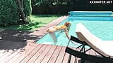Gagica rusoaică înoată goală în piscină snapshot 5