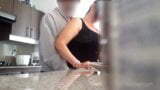 Milf meid met grote borsten laat man haar enorme natuurlijke borsten pakken snapshot 9