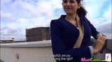 Mallcuties - девушка-тинка сосет хуй в раздевалке в любительском видео snapshot 4