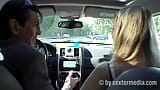 Parkeerplaatsseks met sexy blondine snapshot 3