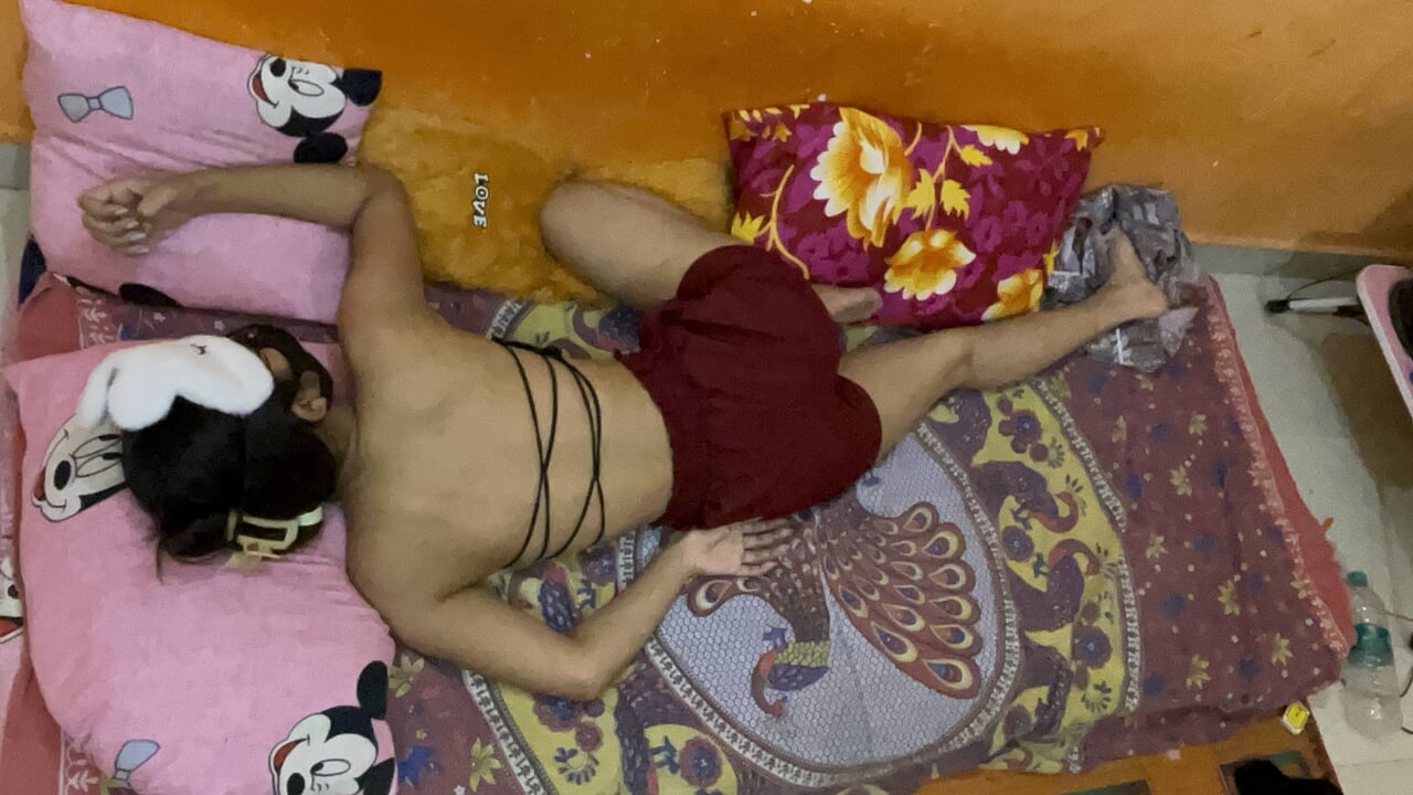 Eu fodi minha colega de faculdade Riya, porque não passamos no exame