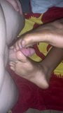 आबनूस Footjob और सह पर तलवों snapshot 2