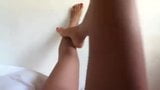 Fetish hermosa - gambe e piedi sexy sul muro snapshot 1