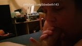 Onlyfans, la salope BBW Beth suce une grosse bite snapshot 1