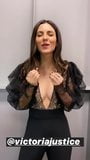 Victoria Justice 乳沟 snapshot 3