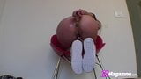 Jonge blonde Allie Pierce dildo neukt kont in sneakers! snapshot 10