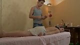 Un masseur pro touche son client snapshot 3