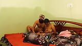 Молодой индийский паренек трахает зрелую тетушку дези в киску со спермой внутри в любительском видео snapshot 6