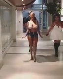 Amber Rose lopend snapshot 1