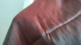 Dickhead menggosok dengan satin sutra merah marun saree tetangga chachi (10) snapshot 1