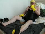 the fat stinky Gummistiefel Piss Schwein in black singlet snapshot 13